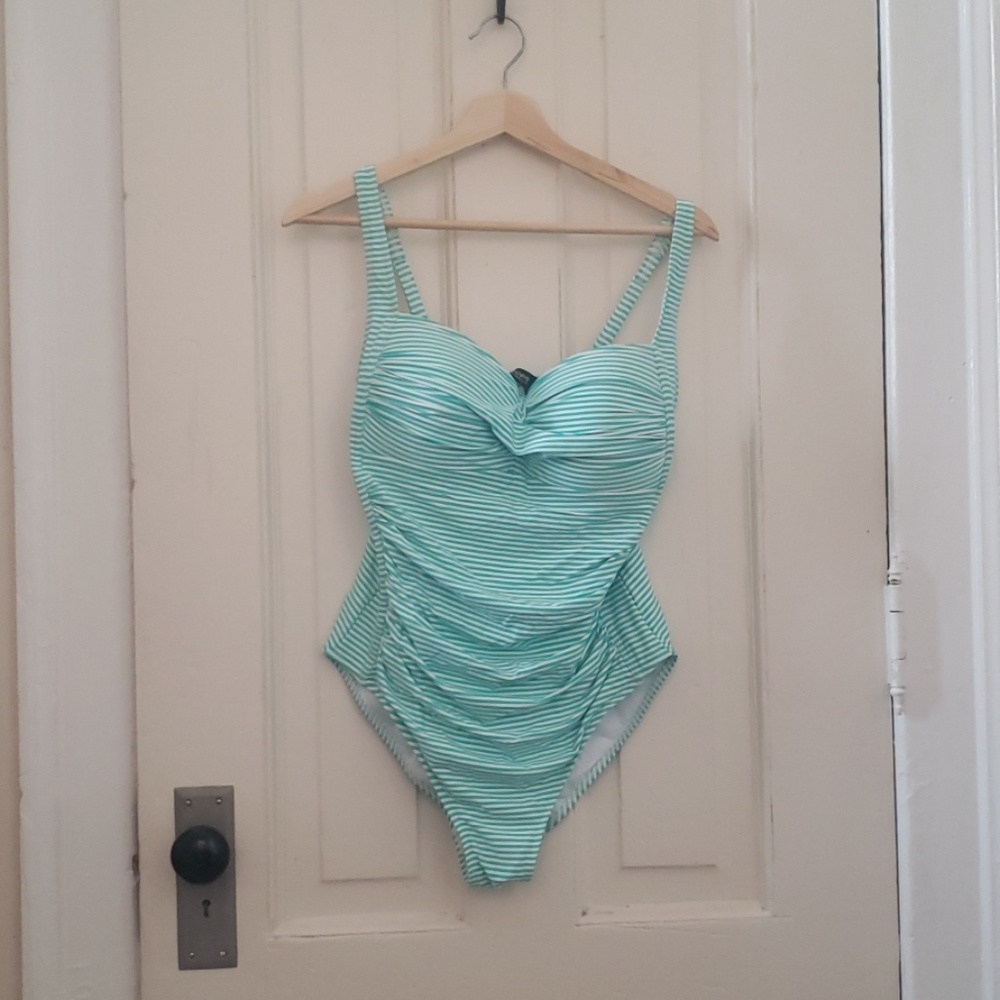 One piece swimwear